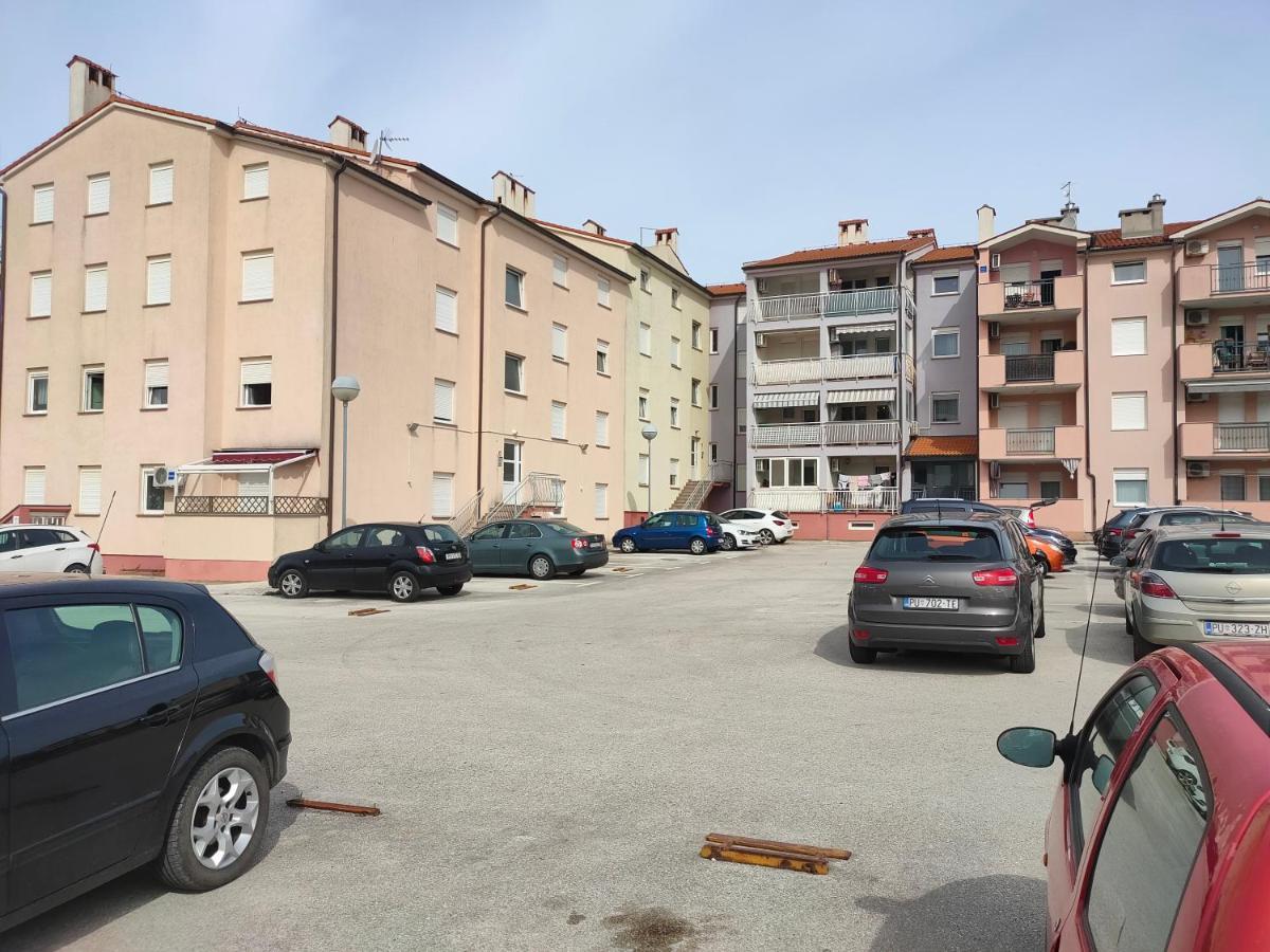 Apartman Bela Appartement Pula Buitenkant foto