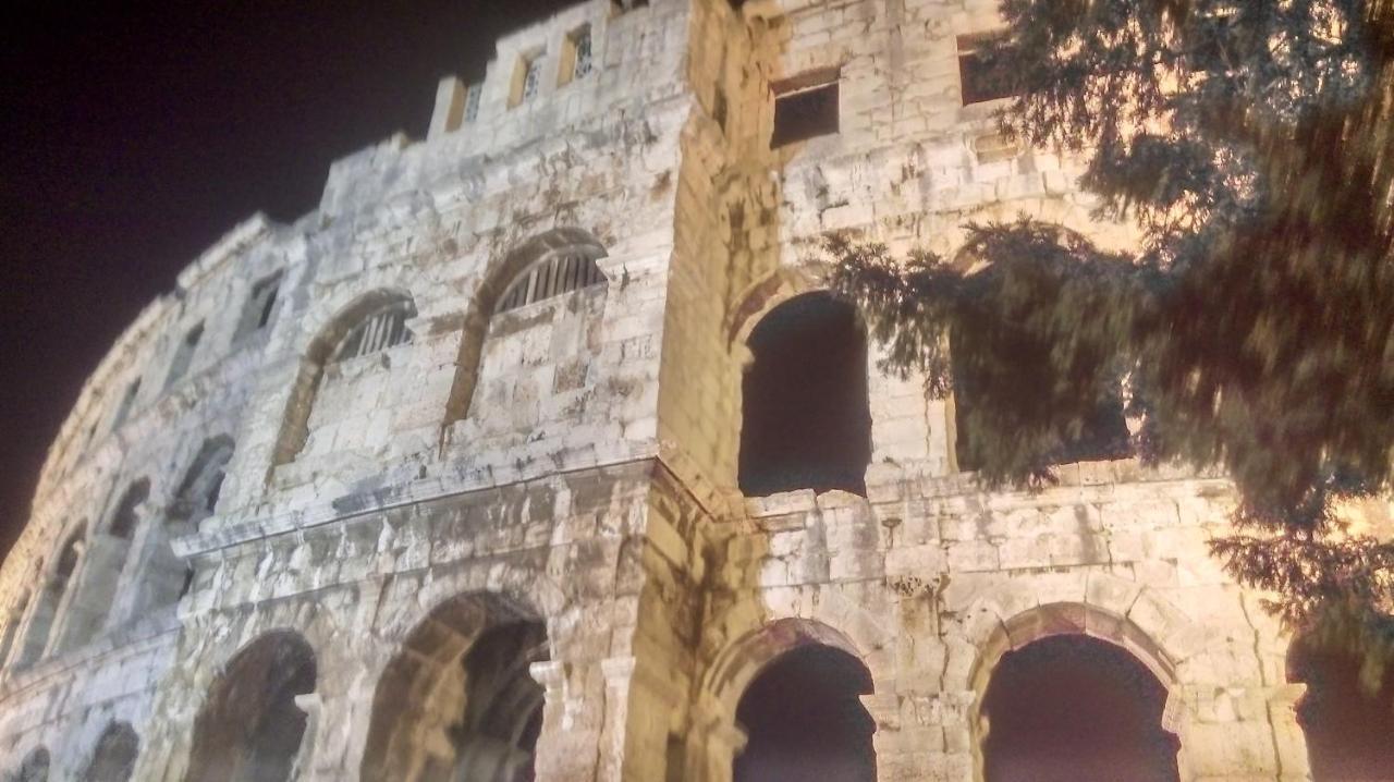 Apartman Bela Appartement Pula Buitenkant foto